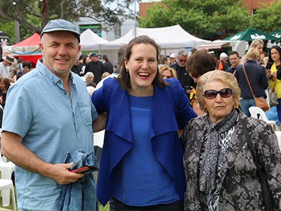 Photo of Kelly O'Dwyer talking to constituents in her former electorate of higgins